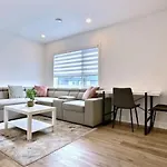 5 Mins To The Falls Brand New Home