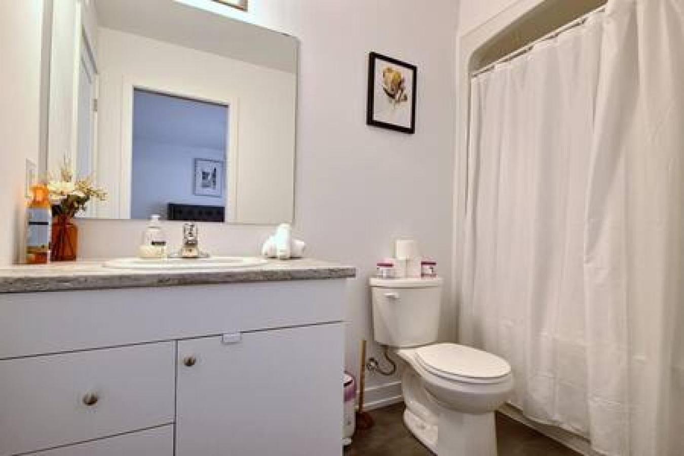 Holiday home 5 Mins To The Falls Brand New Niagara Falls